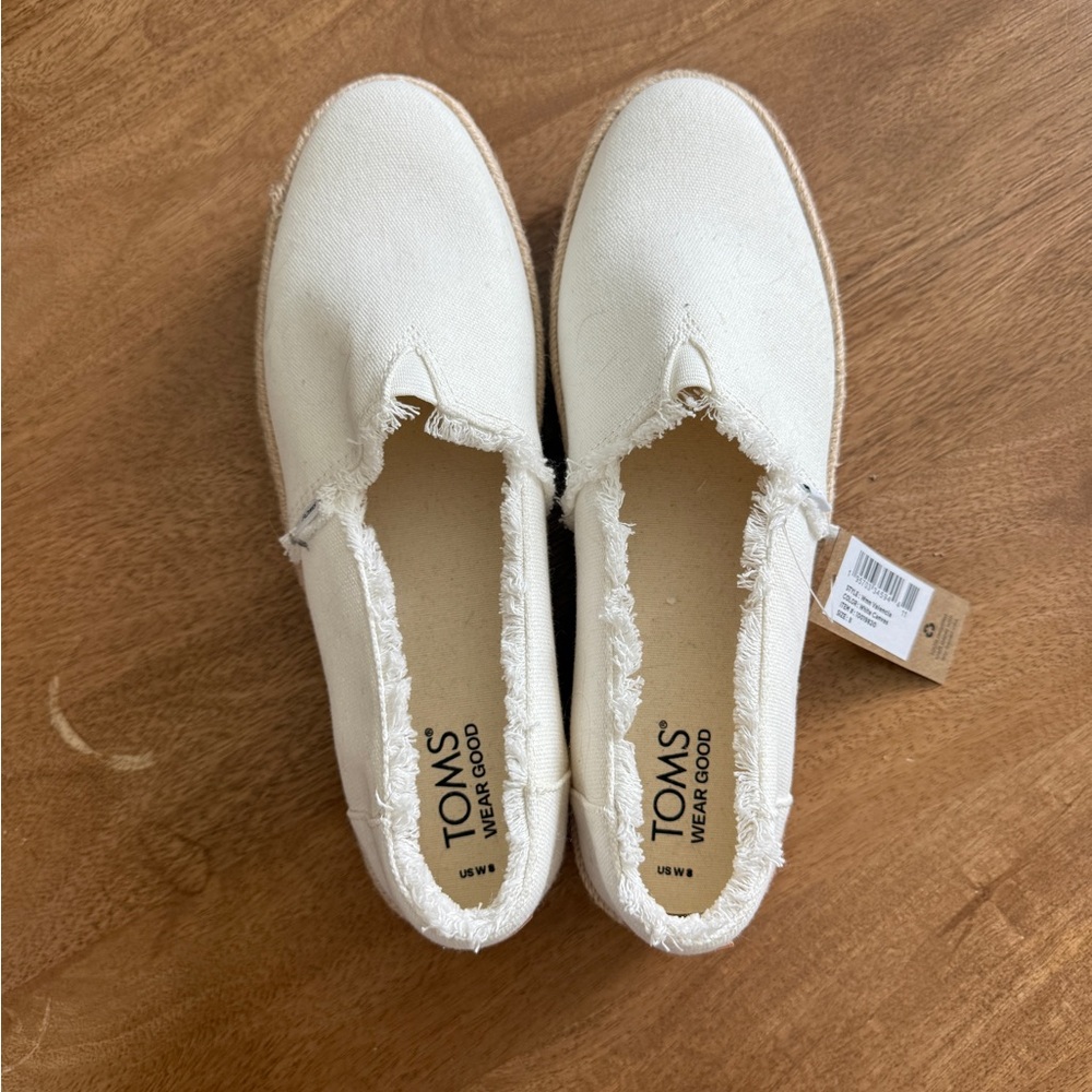 NWT Toms Cream Canvas Flats